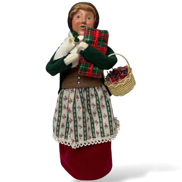 Byer's Choice Carolers Collection Woman with Basket of Apples 2001 Figurine 12